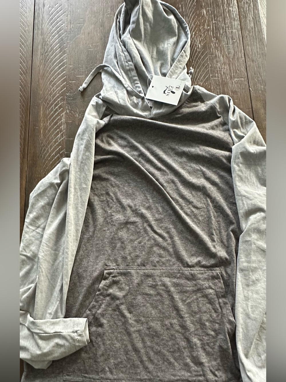 NWT Sir7 Gray Long Sleeve Hooded Tunic with Kangaroo Pocket - Size Large